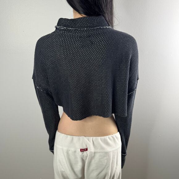 Knitted urban outfitters cropped turtleneck size XS - Picture 2 of 5